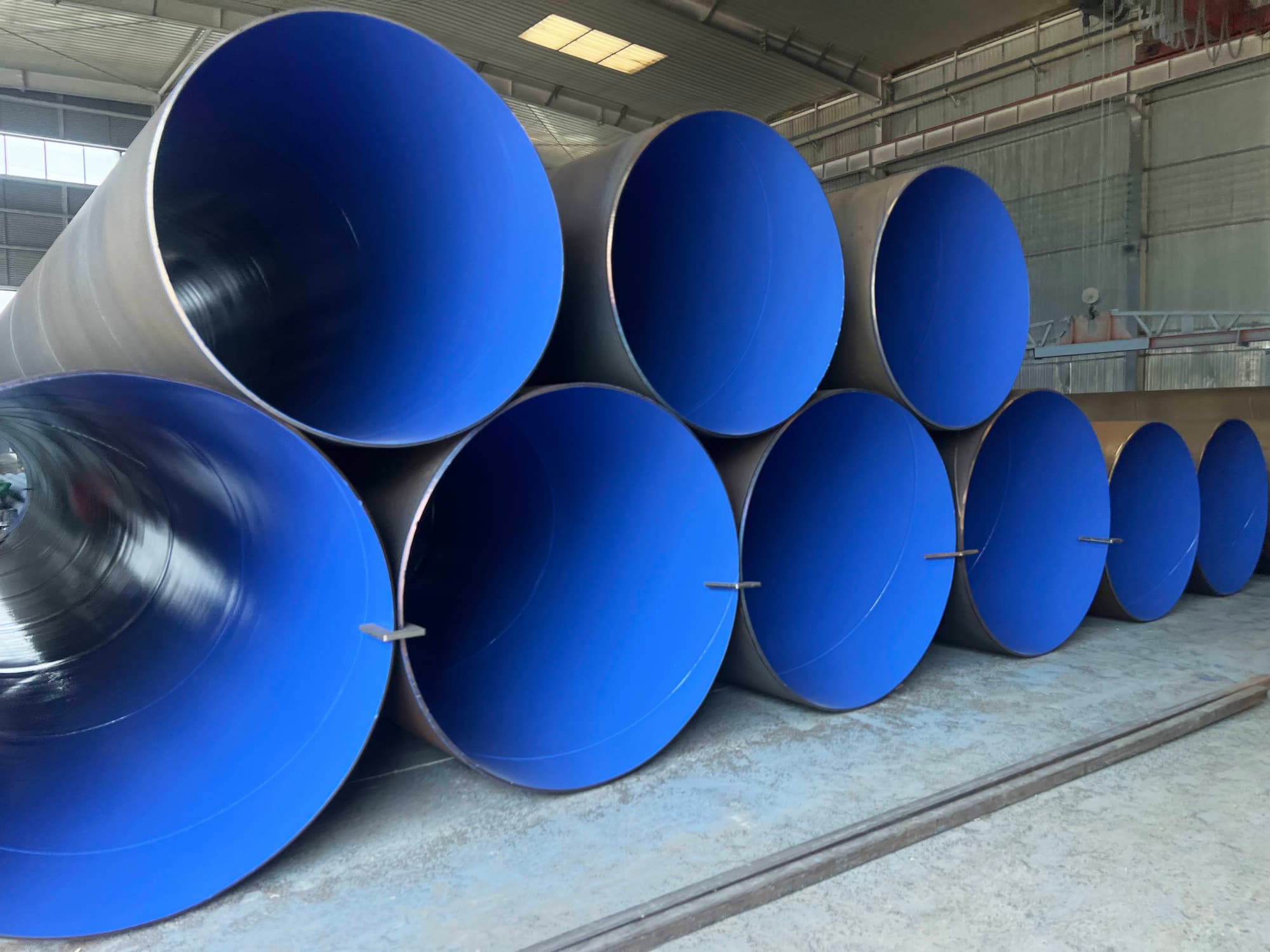 Large-diameter inner epoxy powder coated steel pipe